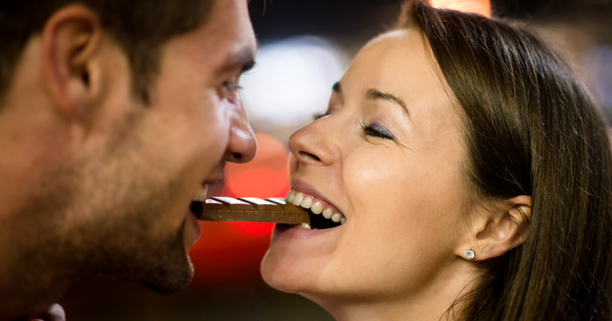 Пикантные фото голых шоколадок с членом во рту