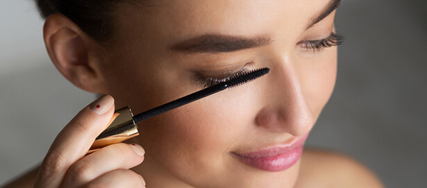 Maquillage bio : que faut-il savoir pour ne pas se faire avoir ?