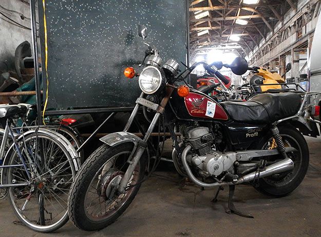 garage moderne moto
