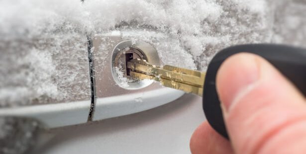 Trucs & Astuces : dégivrer sa vitre d'auto en hiver - Option Subaru