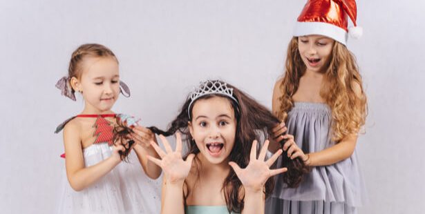 Quatre façons d'occuper patiemment les enfants avant Noël