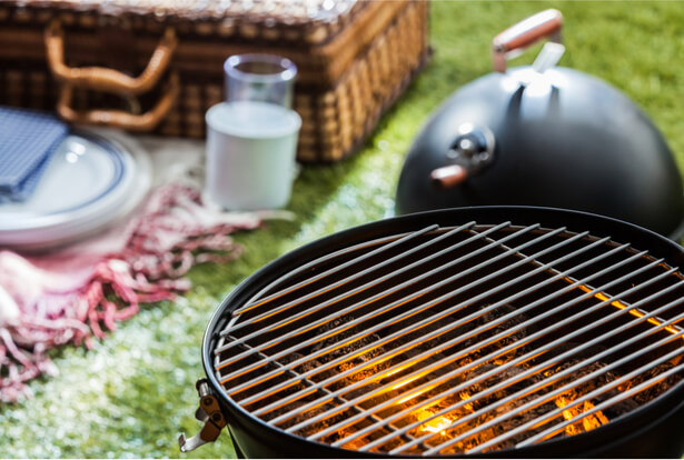 Nettoyer un barbecue : les étapes pour une grille et une cuve propres
