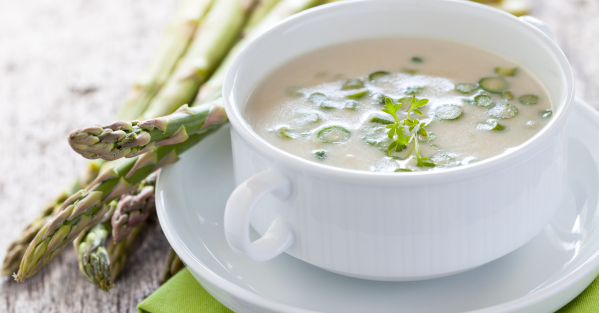 La recette du velouté glacé aux asperges et lait d'amandes