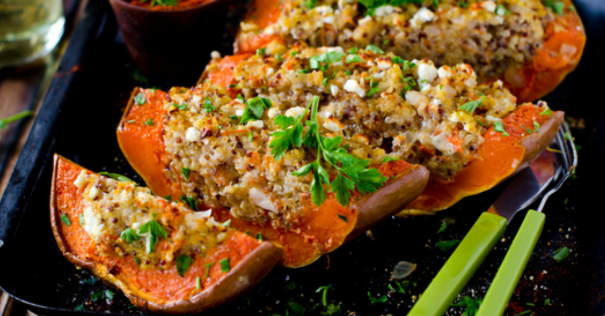 Recette de courges butternut rôties et farcies au quinoa et aux amandes