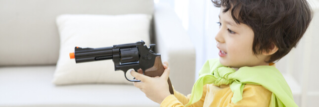 Armes jouets et autres pistolets factices : faut-il y céder pour