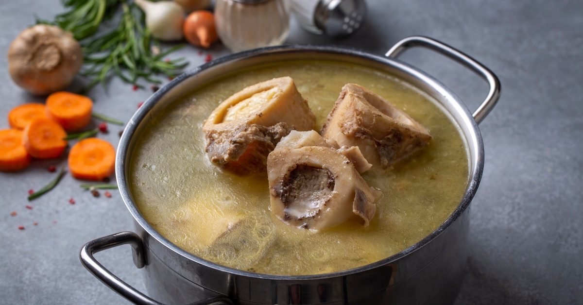 Ces plats qui nous font du bien :  le bouillon à l’os