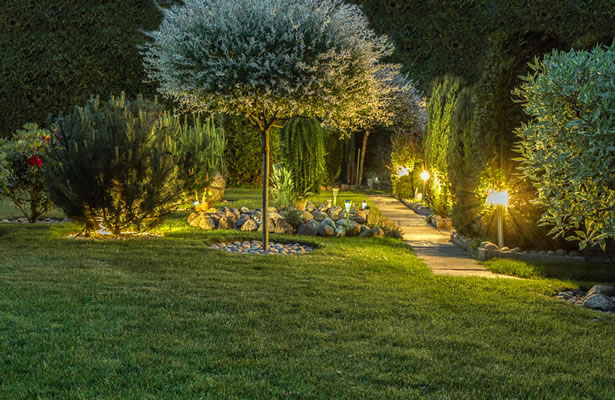 Comment créer différentes ambiances dans son jardin et sa terrasse grâce  aux éclairages LED