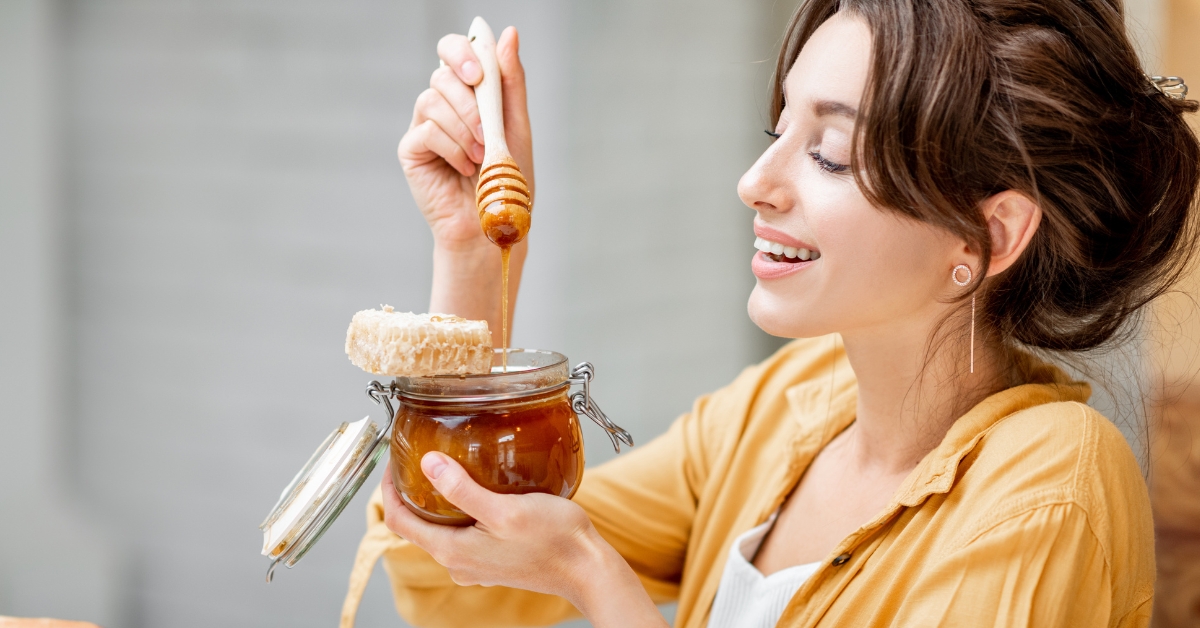 Le miel, un allié beauté au secours des peaux irritées