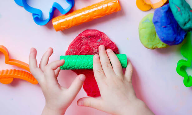 Idées créatives pour enfants. Créez en pâte à modeler.