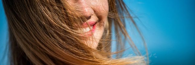 Prendre soin naturellement de ses cheveux blonds : les meilleures astuces