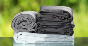 Que faire avec de vieux draps ? 8 astuces pour les réutiliser