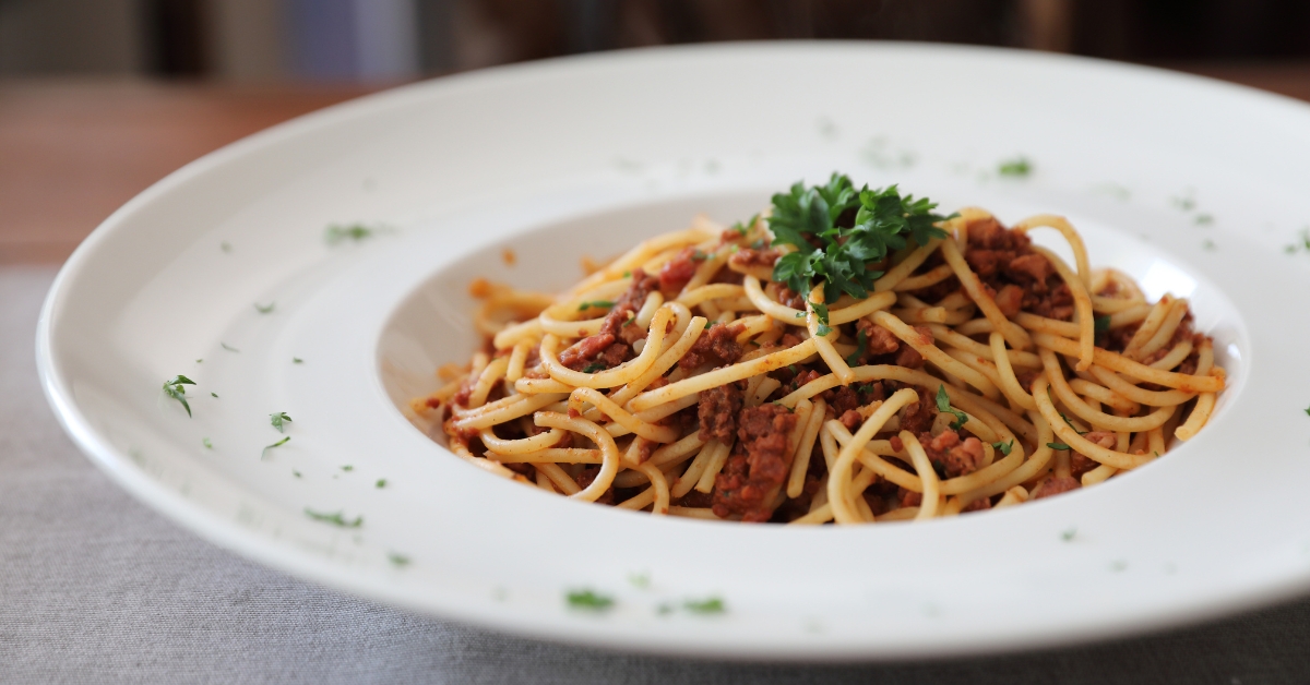 Goûtez la bolognaise végétale aux noix, future star de vos plats de pâtes !