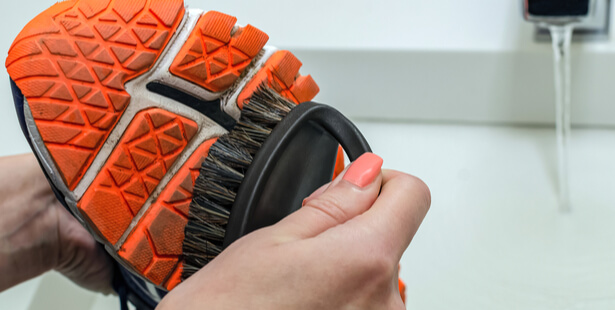 Comment nettoyer nettement vos baskets blanches ? - Gnakrylive - le site  guinéen des événements culturels et sportifs