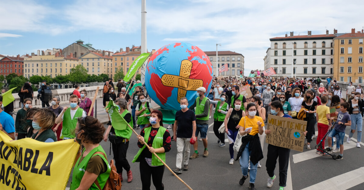 Climat : la mobilisation s'intensifie dans les rues françaises