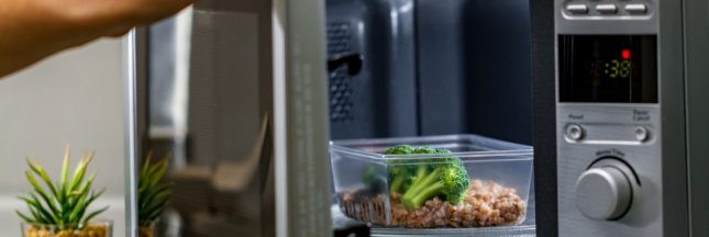 les aliments à ne pas réchauffer au micro-ondes