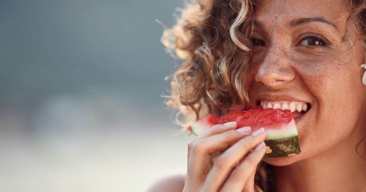 Remèdes naturels : les 25 meilleurs aliments anti-rétention d’eau