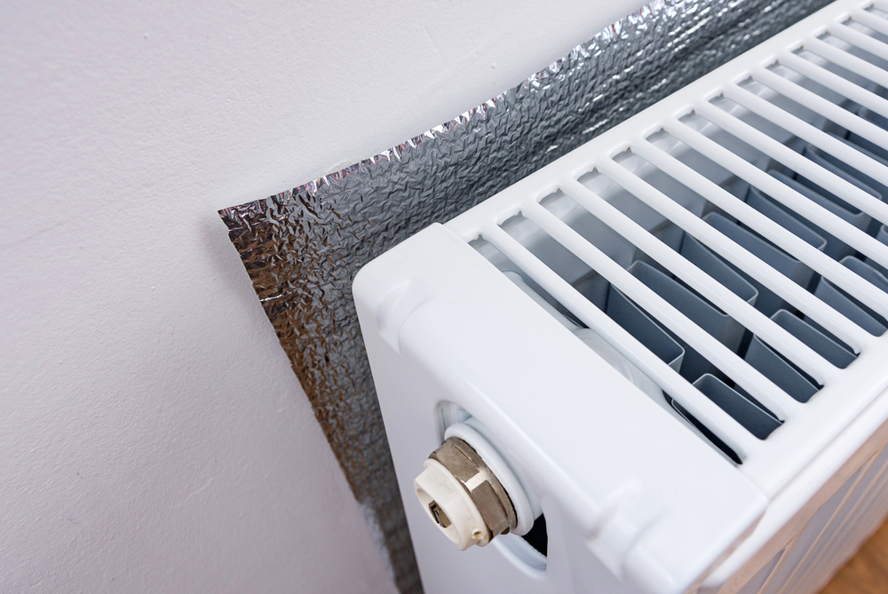 Chauffage : le réflecteur de radiateur, indispensable pour économiser