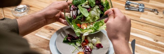 Manger des crudités au dîner, une mauvaise idée ?