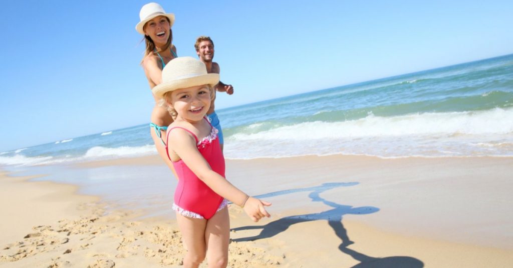 Les dangers à éviter avec des enfants sur les plages 