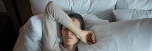 Insomnies : faut-il rester couché ou se lever ?