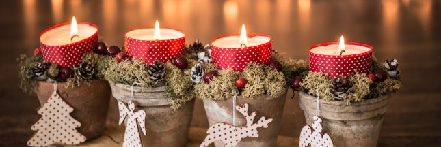 idées créatives pour décorer avec des petites bougies à Noël