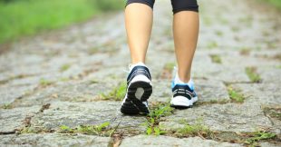 Le rétro-walking et le rétro-running : pourquoi est-ce si en vogue ?